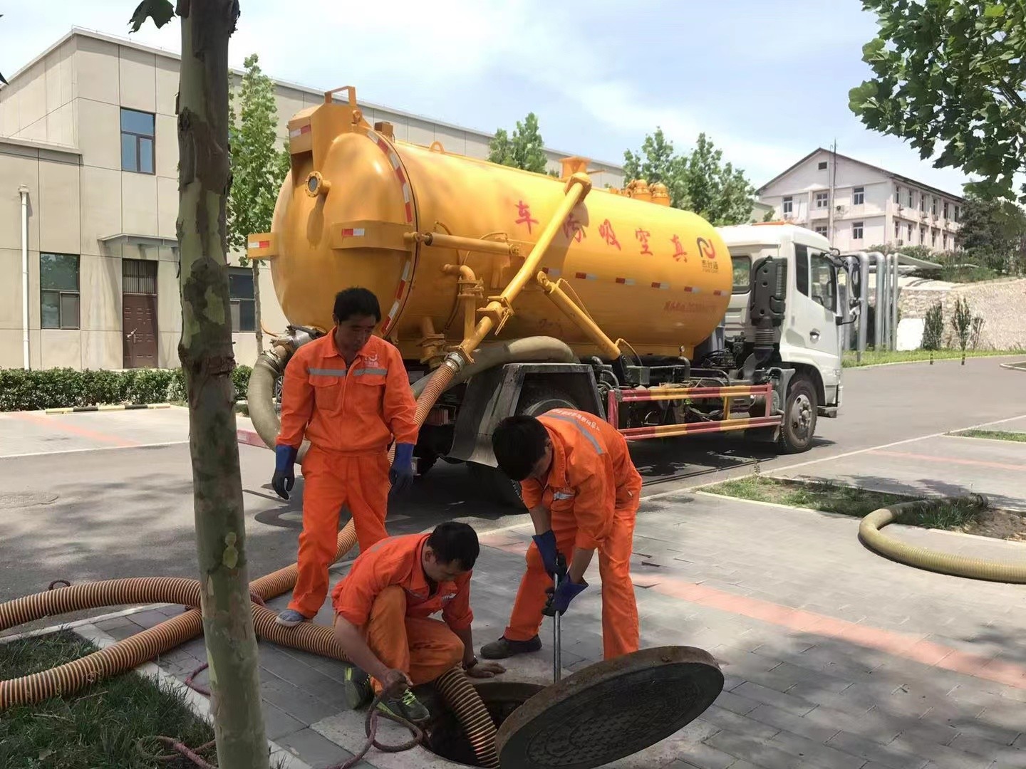平顶山化粪池清理与5-8吨吸粪车施工效率分析